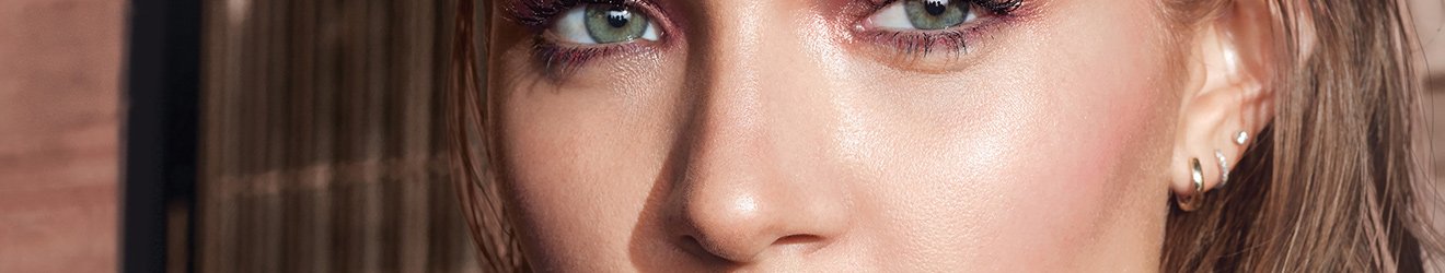 Maybelline Blush and Bronzer products illustrative banner image - Close up of green eyed model 