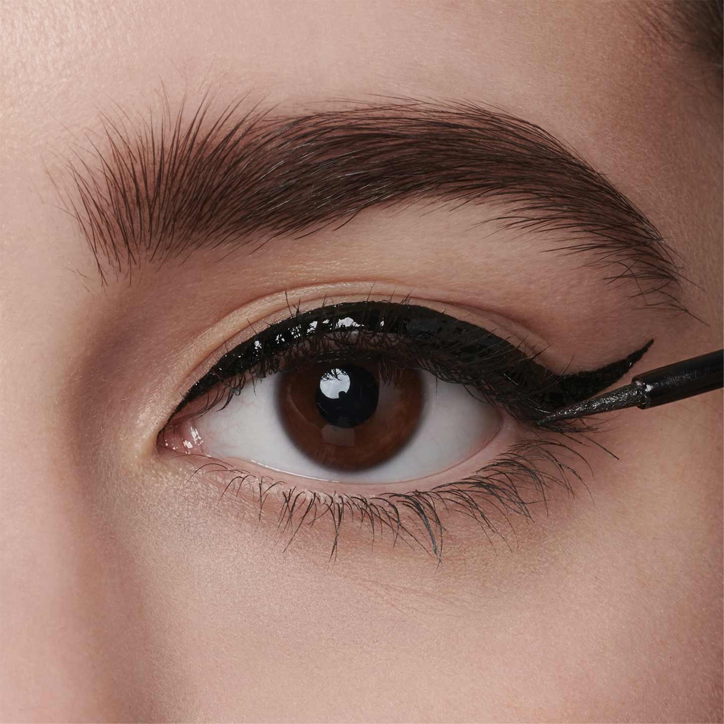 maybelline eyelinerencreliquidetattoo mary étape1 1440x1440